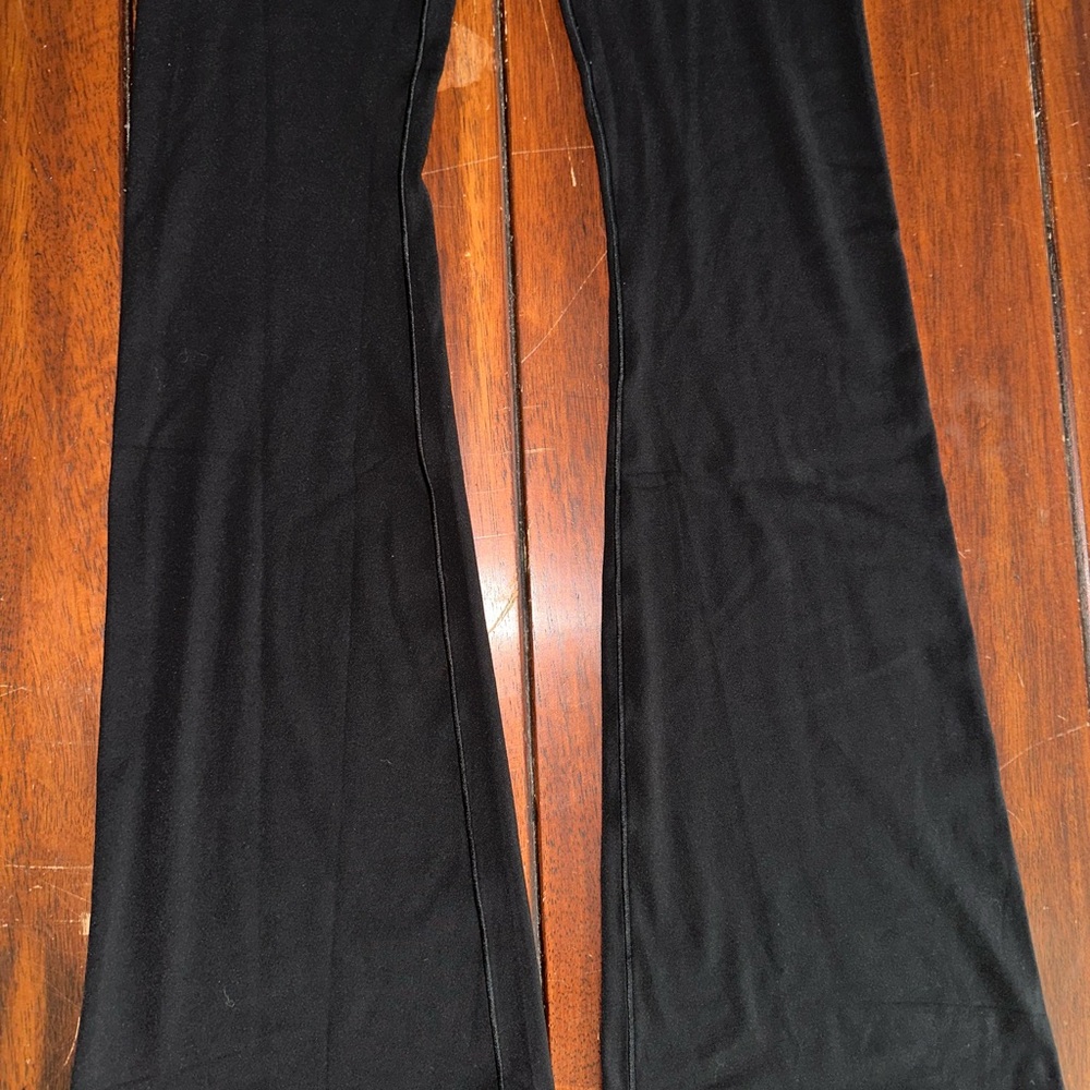 Women’s size medium aerie OFFLINE black flared fold over leggings. Worn once! - Picture 4 of 4